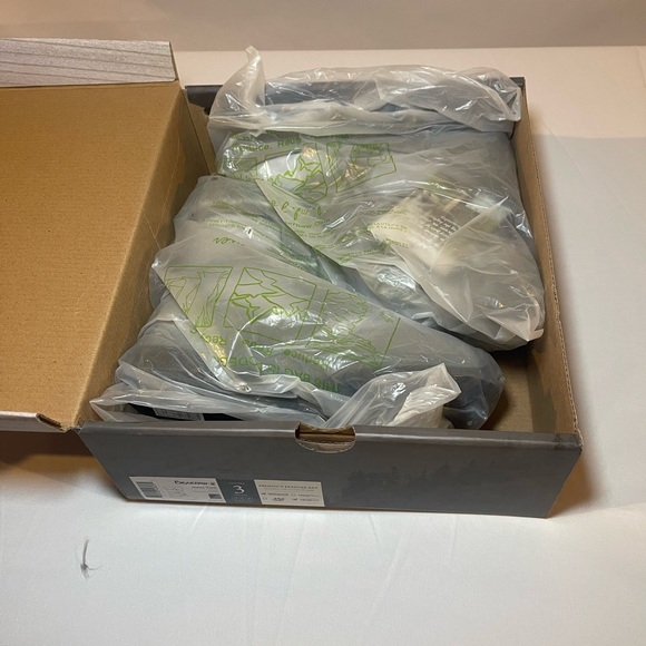 Girl’s BearPaw Marina Charcoal/Lt.Grey Waterproof Never Wet Size 3 Youth-NWT - Picture 3 of 8